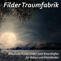 Sanftes Bild von Babys und Kleinkindern, die zusammen Kinderlieder zum Einschlafen hören, von Filder Traumfabrik.